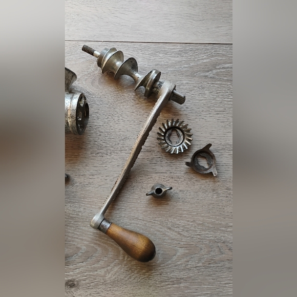 Vintage Universal No. 1 Food Meat Grinder Cast Iron Metal Table Hold Made in USA - Picture 9 of 12